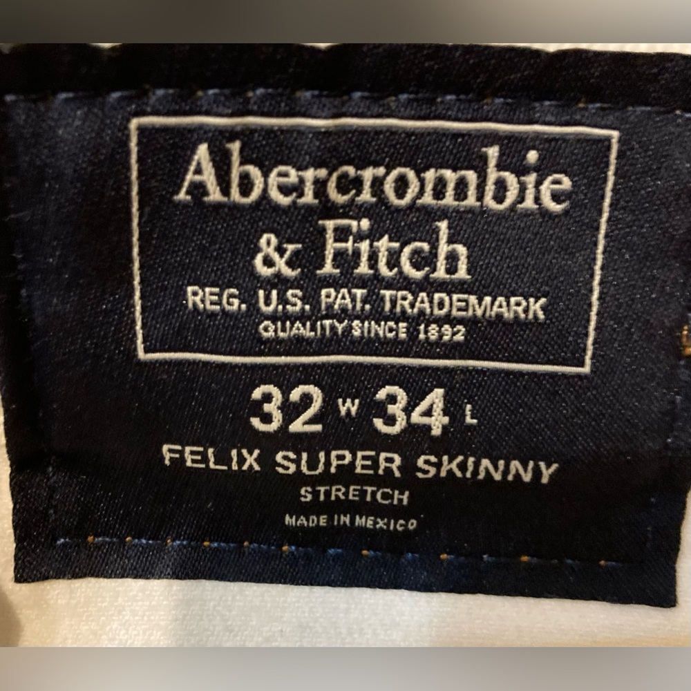 Abercrombie and Fitch men’s white size 32-34 white skinny jeans